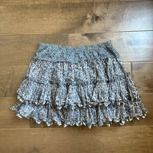 Ruffle tiered skirt.